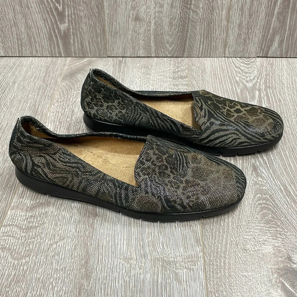 NWOT Aerosoles Army Leather Animal Print Slip On Flats 7.5M - Picture 2 of 15